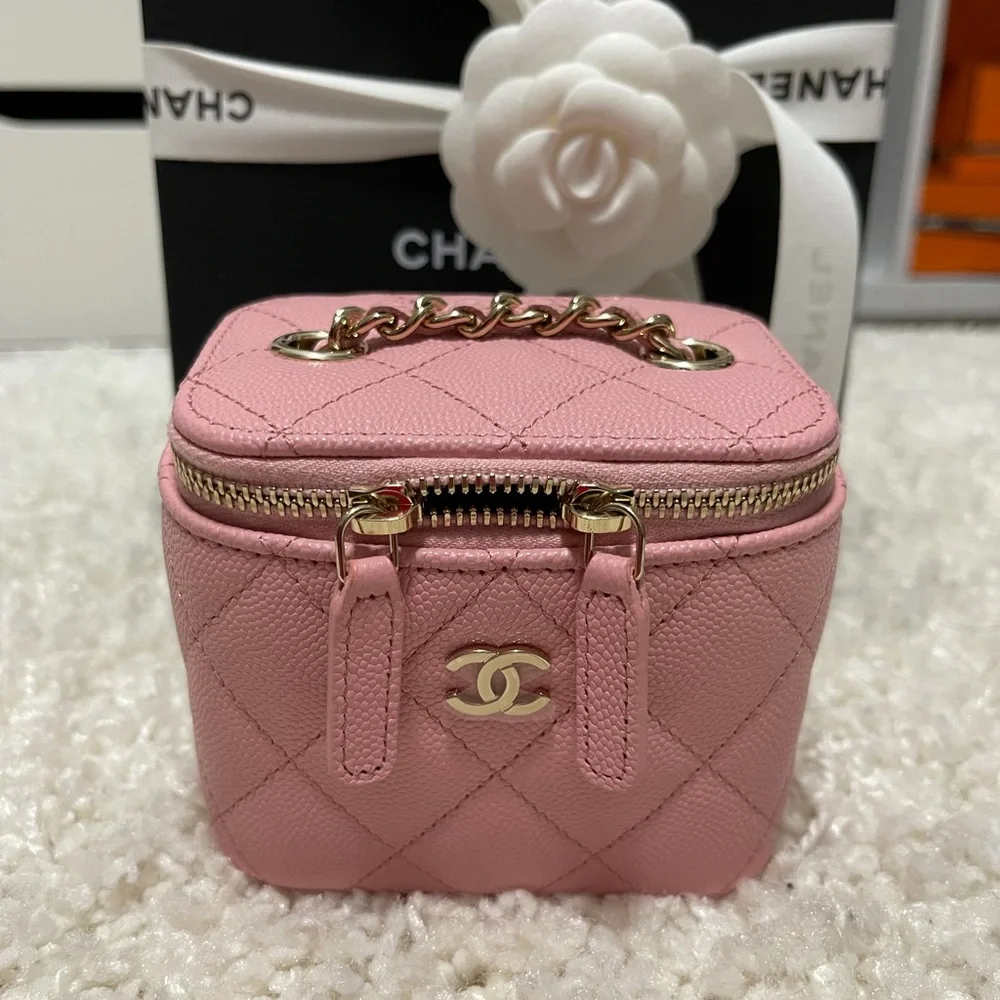 CHANEL Vanity on a Chain Pink Caviar ๐ - Picture 1 of 10